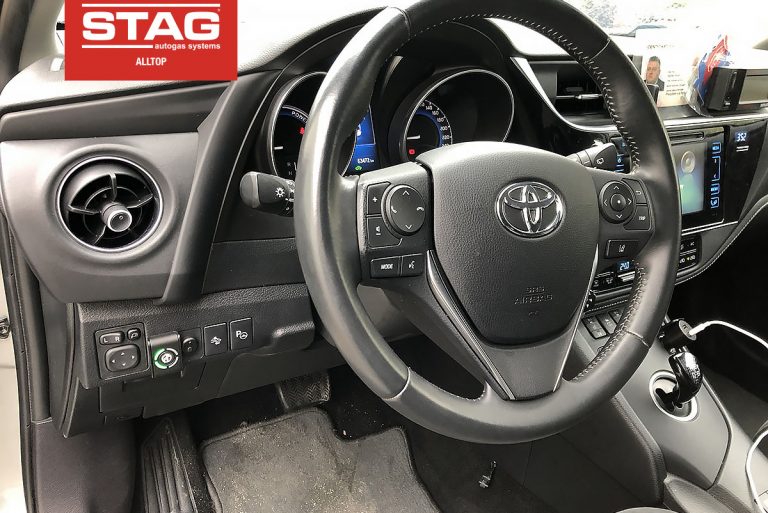 Toyota Auris 2016 1,8 100KM