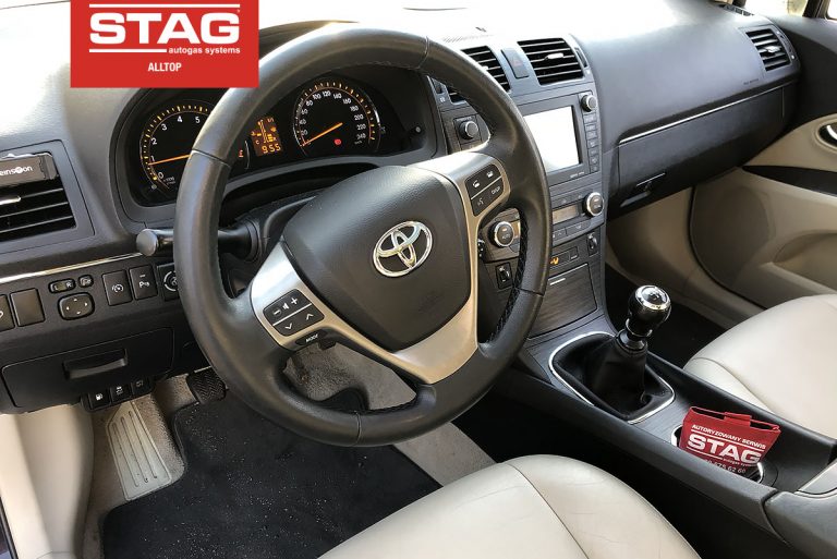 Toyota Avensis 2009 2,0 152KM