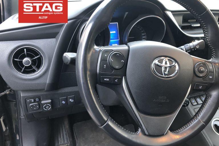 Toyota Auris 2015 1,8 99KM