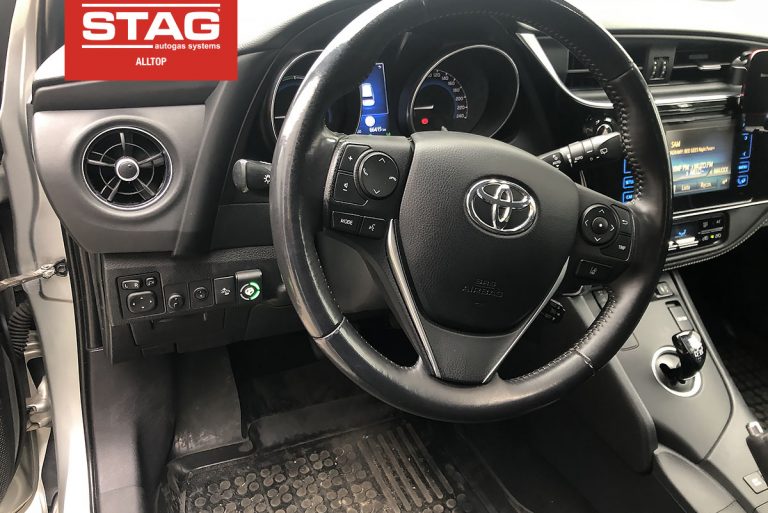 Toyota Auris 2015 1,8 100KM