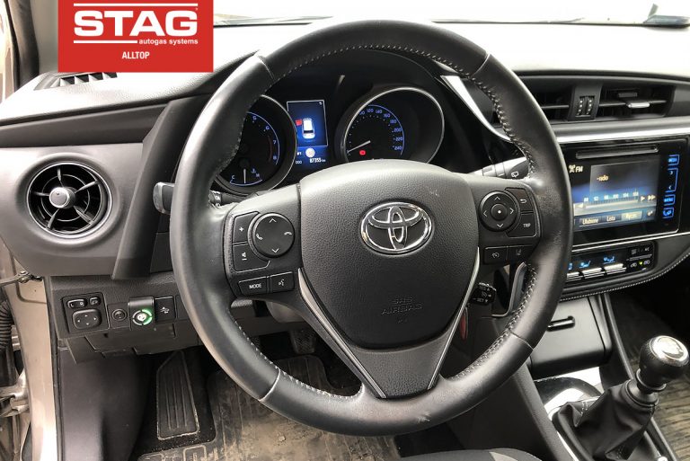 Toyota Auris 2015 1,6 131KM