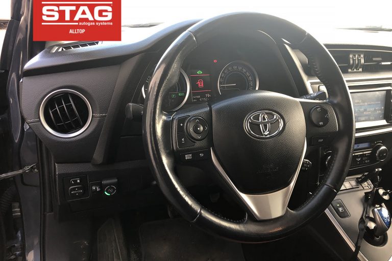 Toyota Auris 2015 1,8 136KM