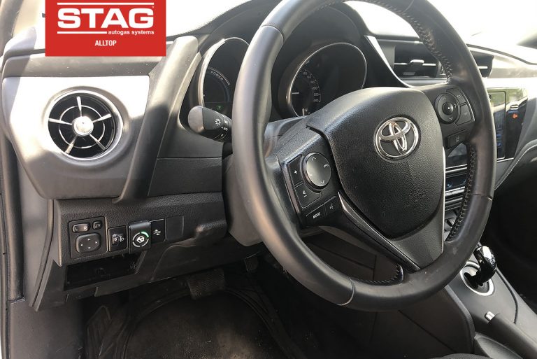 Toyota Auris 2017 1,8 99KM