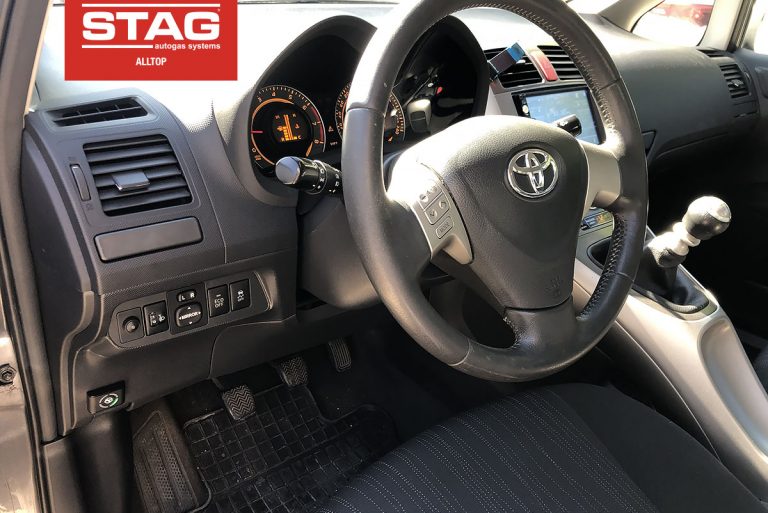 Toyota Auris 2009 1,3 100KM