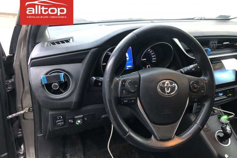 Toyota Auris 2018 1,8 100KM