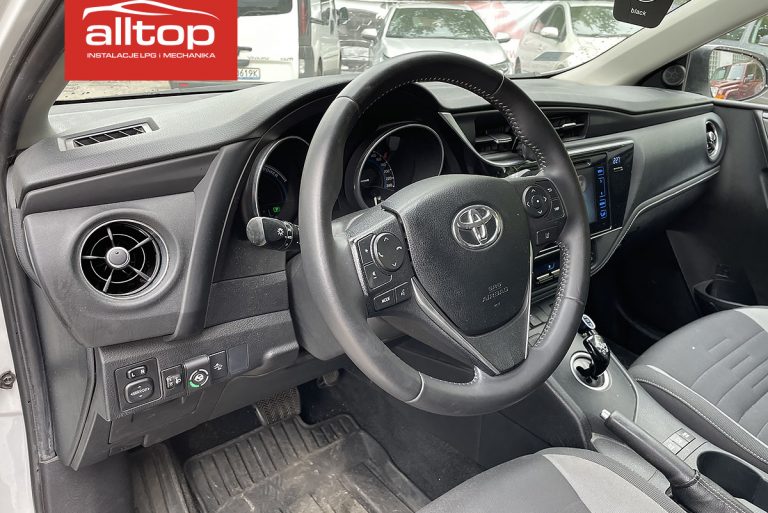 Toyota Auris 2015 1,8 99KM