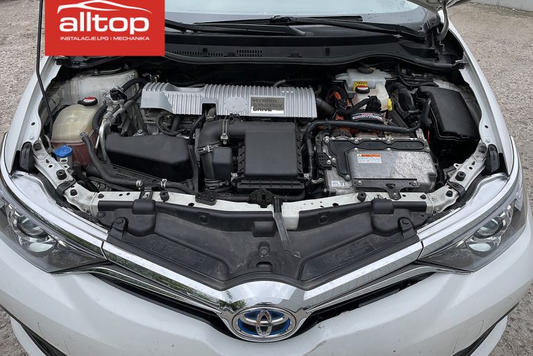 Toyota Auris 2015 1,8 99KM