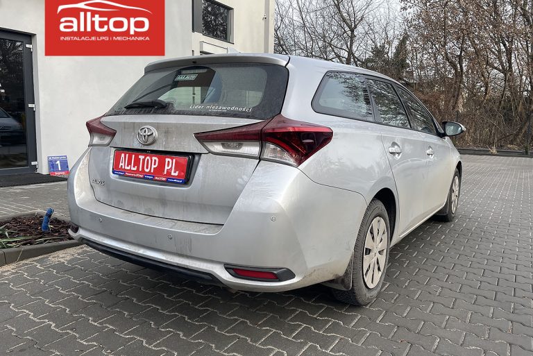 Toyota Auris 2018 1,6 132KM