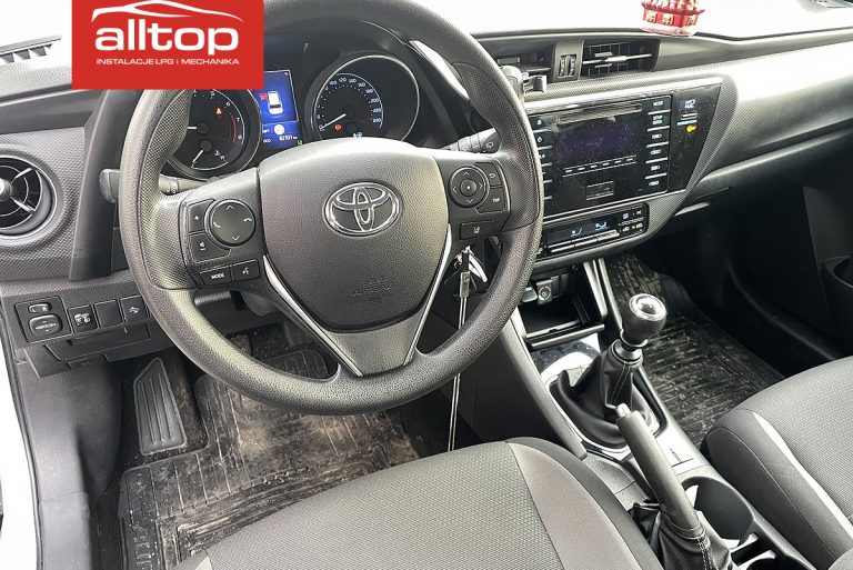 Toyota Auris 2018 1,6 132KM