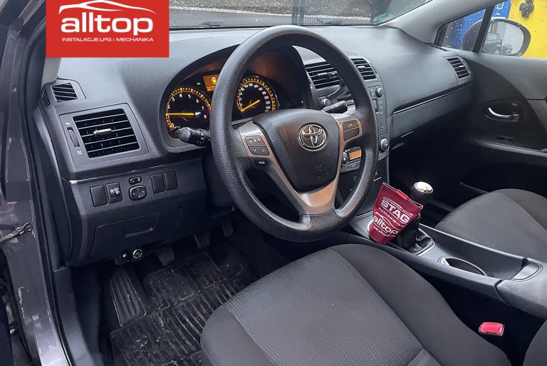 Toyota Avensis 2011 1,6 132KM