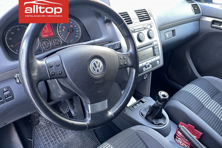 Volkswagen Touran 2008 1.4 140KM